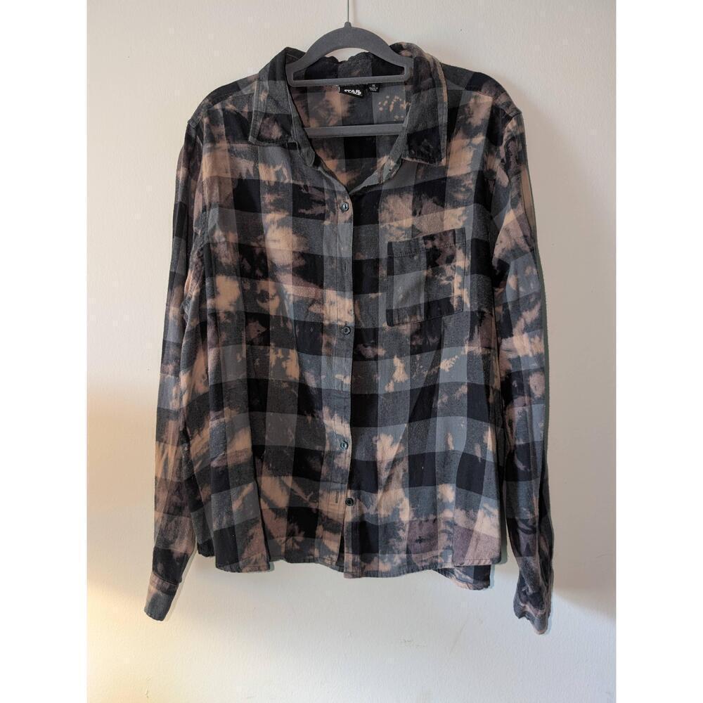 Star Wars Shirt Womens Size XL Black Gray Plaid ButtonUp LongSleeve Mandalorian